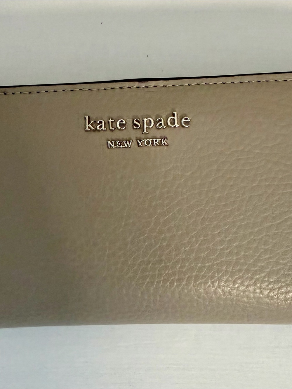 kate spade taupe pebble leather zip wallet with gold logo
